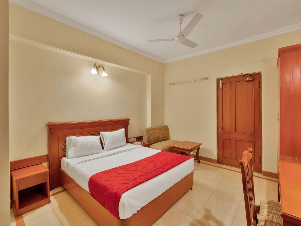 Oyo 10534 Hotel Kanishka Bangalore Exteriör bild
