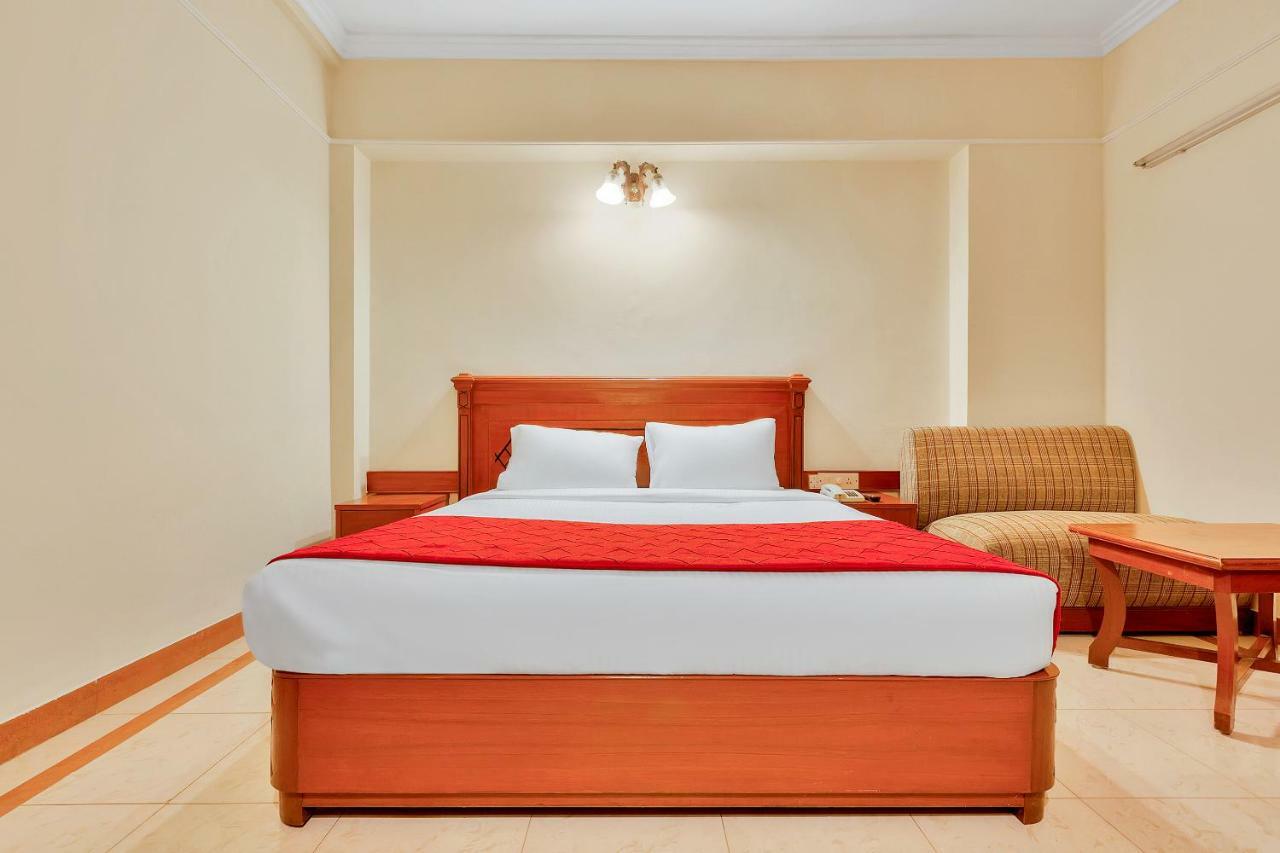 Oyo 10534 Hotel Kanishka Bangalore Exteriör bild