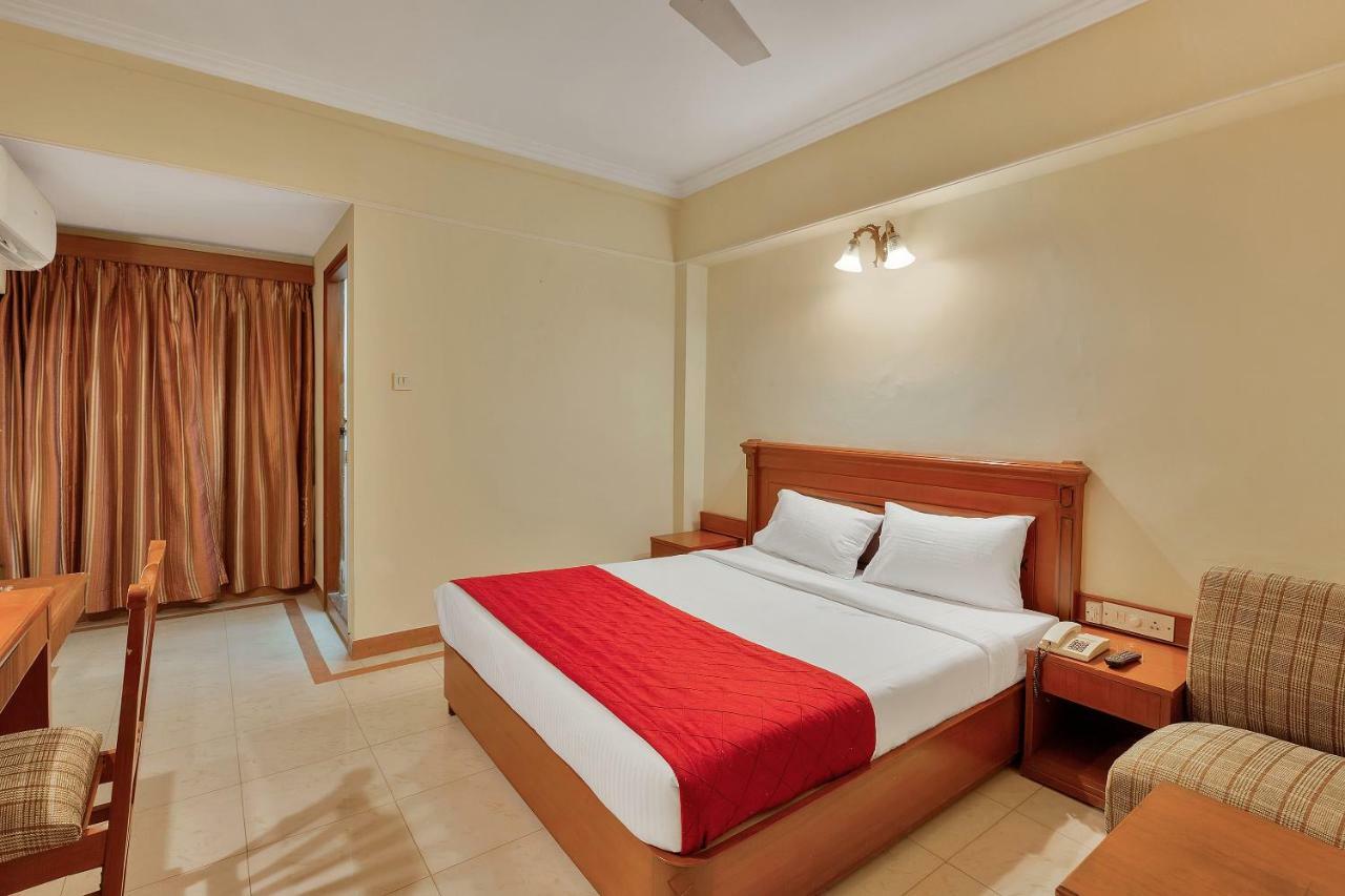 Oyo 10534 Hotel Kanishka Bangalore Exteriör bild