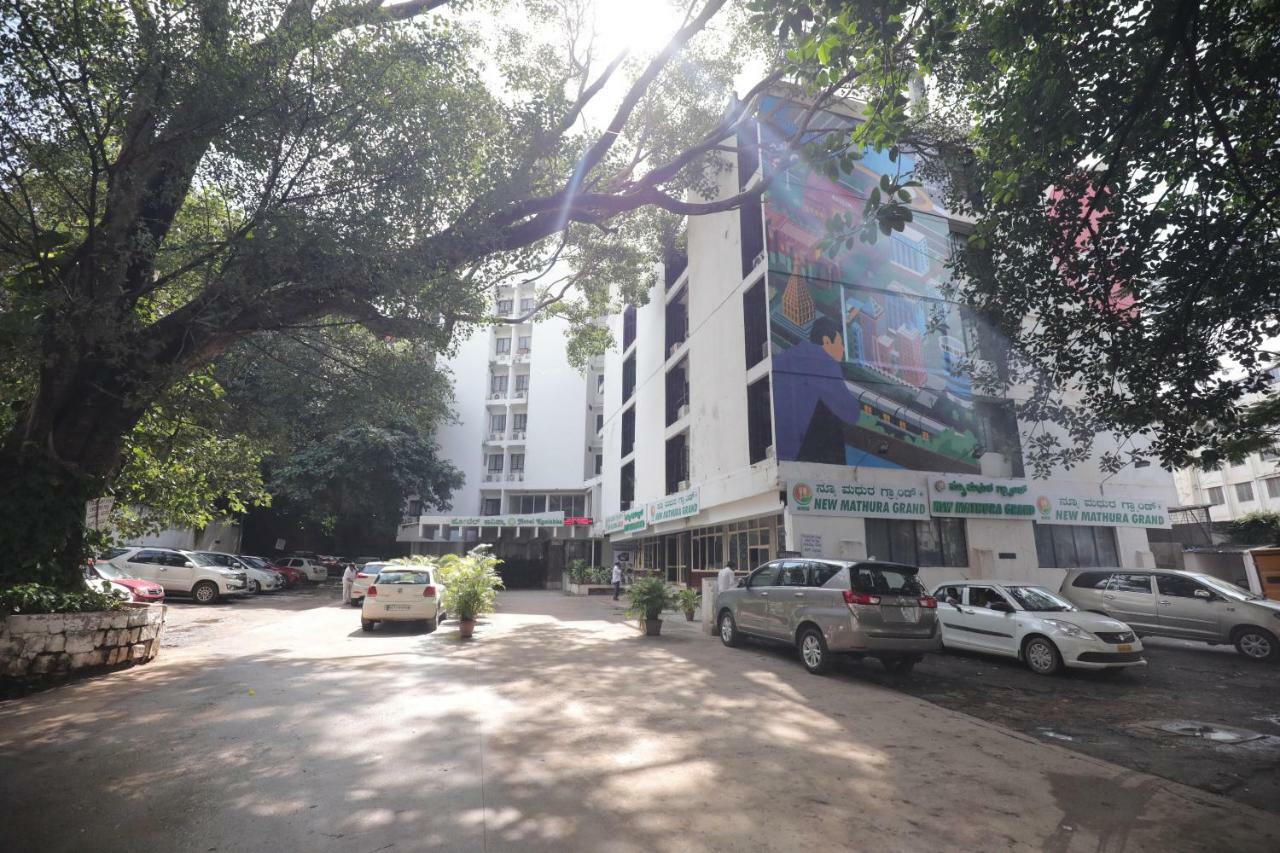 Oyo 10534 Hotel Kanishka Bangalore Exteriör bild